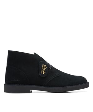
De Desert Boot Evo 26166779 van Clarks is een echte blikvanger. De Desert Boot Evo 26166779 is uitgevoerd in de kleur Black. Bekijk ook onze overige collectie van Clarks op onze webshop!