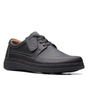 
De Nature 5 zwart van Clarks is een echte blikvanger. De Nature 5 zwart is uitgevoerd in de kleur Black. Bekijk ook onze overige collectie van Clarks op onze webshop!