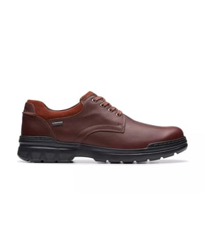 
Een winterklare veterschoen in zwart leer, Rockie Walk GTX combineert een Contoured Comfort™ voetbed met bescherming tegen de elementen in een profiel dat comfortabel van stadsverhardingen tot landwegen kan lopen. De ademende leren voering en rubberen zool zorgen ook voor duurzaamheid en grip de hele dag, zodat voeten comfortabel blijven, waar ze ook zijn. Waterdicht GORE-TEX® membraan. Duurzame, gripvaste rubberen buitenzool.