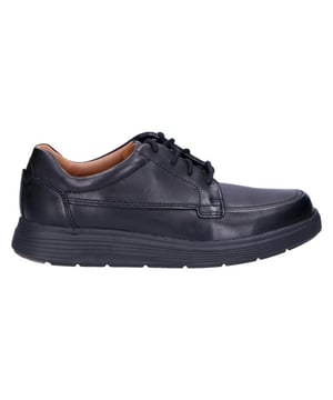 
Op zoek naar een schoen in de categorie Veterschoenen? De Black Leather van Clarks is een aanwinst voor elke schoenenkast. De schoenen van Clarks zijn gemaakt van Leer en hebben een voering van Leer combi. De Black Leather is uitgevoerd in de kleur zwart.