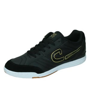 
De Cruyff Libra IN is een zaalvoetbalschoen voor heren. Streef naar het uiterste met deze zaalvoetbalschoen (ook te gebruiken voor outdoor/straat). Deze functionele schoen is gemaakt van sportleer en technische mesh, verreikt met een EVA-binnenzool voor een optimale pasvorm en ongeÃ«venaarde balcontrole. De anatomische pasvorm, sterke hielkap en flexibele non-marking buitenzool zorgen voor optimaal comfort, stabiliteit en prestaties. De ademende binnenzool en voering, samen met het technische gaas aan de zijkant, zorgen voor uitzonderlijke ventilatie tijdens elk spel. De schoen is vakkundig gemaakt in ItaliÃ« en voldoet aan de eisen van de meest veeleisende spelers, waarbij functionaliteit voorop staat zonder in te leveren op stijl. Of je nu op of buiten het veld staat, deze schoen is een winnende keuze.