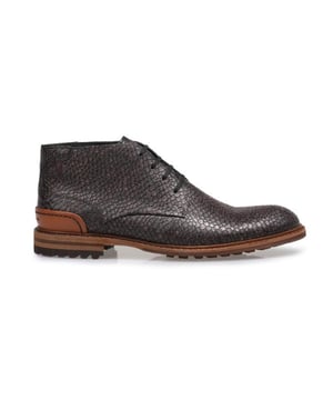 
Floris van Bommel in onze webshop. Casual veterboots van het topmerk Floris van Bommel. Dit model maakt je outfit helemaal compleet. Doordat het voetbed uitneembaar is, kunnen ook eigen inlegzolen gedragen worden. Deze schoenen van Floris van Bommel. artikel SFM-50141 21-01 in de kleur DarkBrown shop je gemakkelijk en snel in onze webshop.. Bekijk de gehele collectie van Floris van Bommel online in onze webshop.