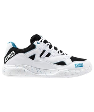 
Ben je op zoek naar een comfortabele en duurzame padel tennis schoen voor heren? Dan is de K-SWISS tura team padel m precies wat je zoekt. Deze schoen combineert een stijlvol design met uitstekende prestaties op het padel tennisveld. De voordelen van de K-SWISS tura team padel m zijn eindeloos. Dankzij het gebruik van hoogwaardige materialen is deze schoen niet alleen comfortabel, maar ook zeer duurzaam. De schoen biedt de juiste ondersteuning en grip tijdens het spelen, waardoor je jouw prestaties kunt verbeteren en blessures kunt voorkomen. De belangrijkste kenmerken van de K-SWISS tura team padel m zijn onder andere het witte combi design dat zowel stijlvol als functioneel is. De schoen is voorzien van een stevige zool die zorgt voor goede grip op de baan en een comfortabel voetbed dat vermoeidheid tegengaat. Daarnaast is de K-SWISS tura team padel m lichtgewicht, waardoor je moeiteloos over de baan kunt bewegen. Kortom, de K-SWISS tura team padel m is de ideale keuze voor heren die
