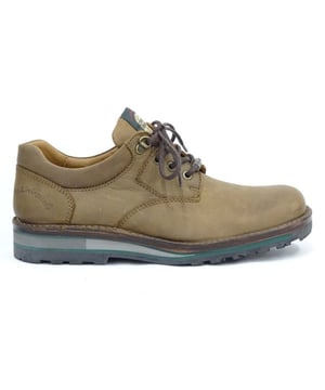
Deze schoenen van het merk Livingstone ( Piedro ) zijn zeer degelijk gemaakt. geheel leder en een vol rubberen zool wijdte maat 9 is breed