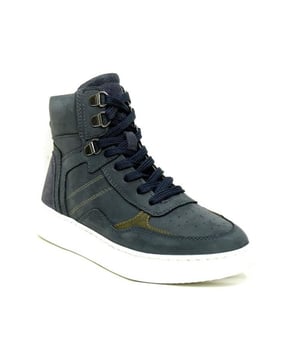 Het is Gattino sale op V&D. Dit item nu met hoge korting in de Gattino outlet!
De G1483 46co van Gattino is een echte blikvanger. De G1483 46co is uitgevoerd in de kleur donkerblauw/combi. Bekijk ook onze overige collectie van Gattino op onze webshop!