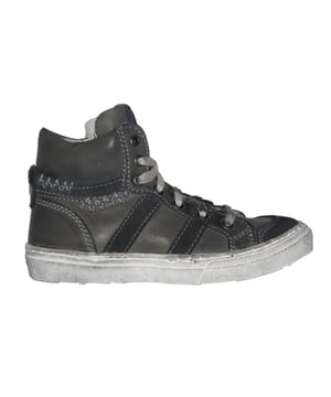 Mooi item uit onze Trackstyle sale. Scoor deze topper nu voordelig in onze Trackstyle outlet tegen een scherpe uitverkoopprijs.
Stoere jongens schoen van Track/Style ( Bunnies ). geheel van leer, een goede steun en een stevige hiel omsluiting. deze schoen heeft een extra "Bumper" voor de echte buiten spelers. te bestellen in diverse wijdte maten