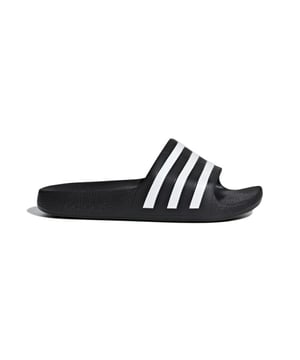 
Adidas Adilette Aqua Jongens badslippers online kopen?



Met deze slippers laten de kids zien dat ze adidas-fan zijn. De badslipper heeft een voorgevormde wreefband uit één stuk met 3-Stripes bovenop. Het wolkenzachte voetbed bestaat uit sneldrogend, dempend materiaal voor relaxt comfort.


Adidas Zwarte Adilette Aqua badslippers voor jongens sale