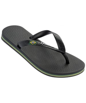 
Ipanema Classic Brasil Kids jongens slippers

De Ipanema Classic Brasil voor kids is een must-have teenslipper van de vroege lente tot de zwoele nazomer. Dit model heeft het design van de klassieke Braziliaanse teenslipper, met het vlaggetje op de band. De stevige bandjes bieden goed comfort en het voetbed is soepel en zacht. Urenlang speelplezier op een verantwoorde manier: de slippers zijn gemaakt van gerecycled Flexpand. Een uniek materiaal dat tevens Vegan is. 

Artikel gaat per 2 maten – klik op maatinformatie voor meer info.