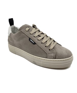 
De MKFW00163LE300005 2096 van Antony Morato is een echte blikvanger. De MKFW00163LE300005 2096 is uitgevoerd in de kleur Beige. Bekijk ook onze overige collectie van Antony Morato op onze webshop!