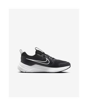 
Stel je voor dat je rondloopt in de meest comfortabele en stijlvolle schoenen die je ooit hebt gehad. Dit is precies wat de Nike Mystic Fly Big Kids' schoenen je bieden. Deze lage sneakers zijn speciaal ontworpen voor jongens en komen in een strakke, zwarte kleur die bij elke outfit past. Een van de grootste voordelen van deze schoenen is het perfecte evenwicht tussen comfort en ondersteuning. Ze zijn ontwikkeld met een focus op stabiliteit, demping en doorzettingsvermogen - ideaal voor actieve jongens die altijd in beweging zijn. De Nike Mystic Fly Big Kids' schoenen zijn niet alleen comfortabel, maar ook duurzaam en slijtvast, waardoor ze de perfecte keuze zijn voor dagelijks gebruik. De belangrijkste kenmerken van deze schoenen omvatten een licht, ademend mesh bovenwerk dat je voeten koel en comfortabel houdt, zelfs tijdens intensieve activiteiten. De schoenen zijn ook verstevigd op de hak, zijkanten en neus voor extra stabiliteit. Dit zorgt ervoor dat je jongen elke uitdaging met