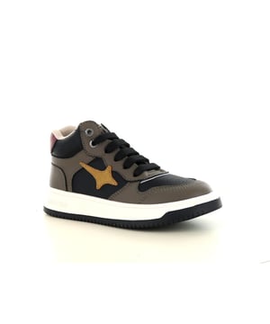 
<p><strong>Merk: Shoesme</strong></p><p><strong>Artikel: NO24W006</strong></p><p><strong>Kleur: F green/black</strong></p><p><strong>Type: Hoge sneaker</strong></p><p><strong>Uitneembaar voetbed: Ja</strong></p><p><strong>Sluiting: Rits en veters</strong></p><p><strong>Materiaal: Leer</strong></p><p> </p><p><strong>De NO24W006</strong> van Shoesme is een stevige halfhoge sneaker, speciaal ontworpen voor jongens die op zoek zijn naar comfort en ondersteuning tijdens hun avontuurlijke dagen. Deze robuuste sneaker is uitgevoerd in de stijlvolle kleur F green/black en biedt zowel functionaliteit als mode.</p><h3><strong>Waarom Kiezen voor de Shoesme NO24W006 Sneaker?</strong></h3><p><strong>Shoesme's NO24W006</strong> sneaker biedt tal van voordelen die deze schoen tot een uitstekende keuze maken voor actieve jongens:</p><p><strong>Optimale Ondersteuning:</strong> De halfhoge constructie van de sneaker zorgt voor extra enkelondersteuning, wat essentieel is voor kinderen die veel bewegen en spelen. Deze extra steun helpt bij het voorkomen van blessures en zorgt voor een veilige loopervaring.</p><p><strong>Duurzaam en Comfortabel:</strong> Gemaakt van hoogwaardige materialen, zoals een combinatie van leer en synthetisch materiaal, is deze sneaker zowel duurzaam als ademend. Dit zorgt ervoor dat de voeten van uw kind comfortabel blijven, zelfs tijdens lange speeldagen.</p><p><strong>Eenvoudige Sluiting:</strong> De sneaker is uitgerust met een praktische rits en veters, wat zorgt voor een stevige en op maat gemaakte pasvorm. De combinatie van rits en veters maakt het aan- en uittrekken eenvoudig en snel, perfect voor drukke ouders en actieve kinderen.</p>