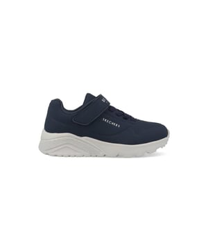 Soms loop je items tegen het lijf waar je spontaan verliefd op wordt. Deze topper van Skechers is er zo een! Gegarandeerde blikvanger die je nu in je bezit kunt krijgen.
Skechers Uno Lite Vendox 403695L/NVY Blauw. Voor 23.59uur besteld, morgen geleverd.