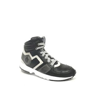 Dit artikel van Trackstyle scoor je nu in de uitverkoop op V&D in onze online Trackstyle outlet!
Sneaker van Trackstyle half hoog model. Perfecte pasvorm en eerste klas materialen