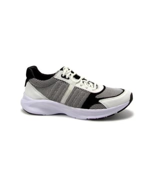 
De 324398 wijdte 3,5 500 van Track Style is een echte blikvanger. De 324398 wijdte 3,5 500 is uitgevoerd in de kleur wit. Bekijk ook onze overige collectie van Track Style op onze webshop!