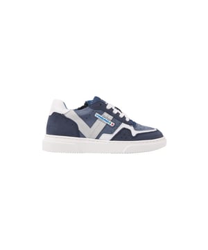 Steel gegarandeerd de show met de hardloper uit de nieuwe collectie van Vingino! 
Vingino Enrico VB47-8002-04 Blauw. Voor 23.59uur besteld, morgen geleverd.
