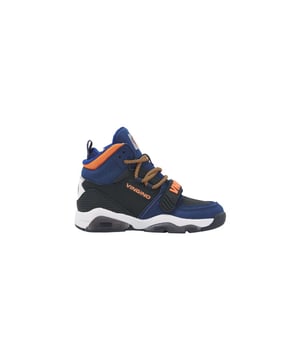 Dit gave artikel van Vingino koop je nu in de sale in onze Vingino outlet op V&D!
Vingino Raoul Mid VB46-1103-01 Blauw / Zwart. Voor 23.59uur besteld, morgen geleverd.