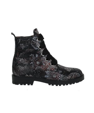 Koop dit Clic! artikel nu met hoge korting op V&D in de online Clic! outlet.
Op zoek naar een schoen in de categorie Halfhoge veterschoenen? De negro flores van Clic! is een aanwinst voor elke schoenenkast. De schoenen van Clic! zijn gemaakt van Leer en hebben een voering van Leer. De negro flores is uitgevoerd in de kleur zwart.
