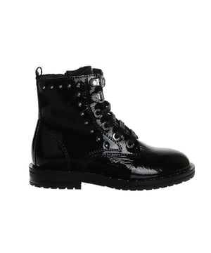 Deze topper uit de HIP collectie scoor je nu in onze HIP outlet met flinke korting. Op V&D is het altijd HIP uitverkoop.
Op zoek naar een schoen in de categorie Enkellaarzen? De 10CO Black van HIP Shoe Style is een aanwinst voor elke schoenenkast. De schoenen van HIP Shoe Style zijn gemaakt van Lak en hebben een voering van Leer. De 10CO Black is uitgevoerd in de kleur zwart.