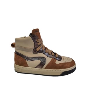 
De H1301 23colc van HIP Shoe Style is een echte blikvanger. De H1301 23colc is uitgevoerd in de kleur taupe. Bekijk ook onze overige collectie van HIP Shoe Style op onze webshop!