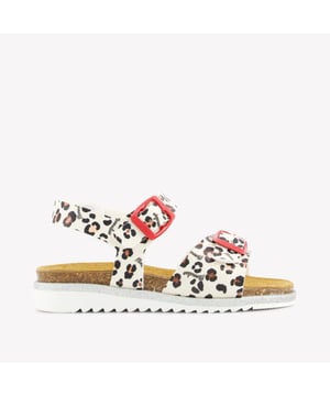 
<p>Ontdek de betoverende charme van MonnaLisa’s meisjes sandalen in een speelse paarse tint. Deze sandalen combineren verfijnde materialen met een eigentijds panterprint accent, perfect voor jouw kleine fashionista. </p>

<p>Met een comfortabele pasvorm en verstelbare gesp, bieden ze zowel stijl als gemak. Elk detail getuigt van het vakmanschap en de passie voor mode die MonnaLisa kenmerkt. Laat haar stralen bij elke stap, of het nu op een zomerse dag in het park is of bij een speciale gelegenheid.</p>

<p>Investeer in deze tijdloze klassieker en zie het verschil in haar glimlach. </p>

<p>MONNALISA KIDS 8CE012 ZOMER 2025</p>
