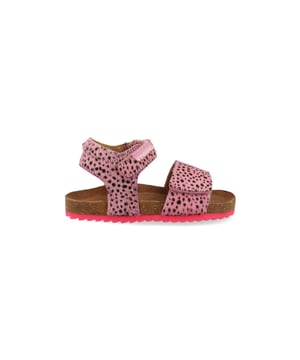 Soms loop je items tegen het lijf waar je spontaan verliefd op wordt. Deze topper van Vingino is er zo een! Gegarandeerde blikvanger die je nu in je bezit kunt krijgen.
Vingino Sandalen Tavi VG43-5020-04 Roze. Voor 23.59uur besteld, morgen geleverd.