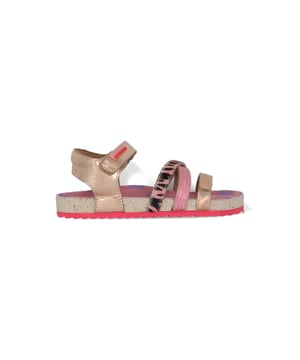 Met deze topper uit onze Meisjesschoenen sale kun je aankomen! Loop er volgens de laatste modetrends bij met dit item uit de meest recente collectie van Vingino.
Vingino Sandalen Vikki VG47-5002-04 Roze. Voor 23.59uur besteld, morgen geleverd.