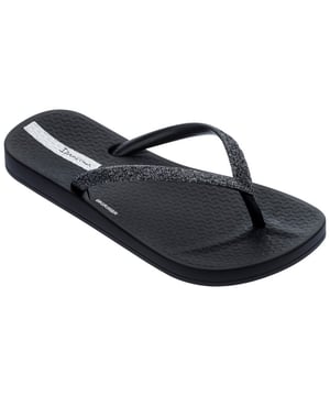 
Ipanema Anatomic Lolita Kids meisjes slippers

 De Ipanema Anatomic Lolita Kids is de ideale teenslipper voor meisjes. Het voetbed is anatomisch, waardoor je urenlang heerlijk op slippers loopt. De Lolita Kids is verkrijgbaar met en zonder strikje op de band. Deze slipper maakt elke zomerse outfit helemaal af!

 Handig om te weten:   - Pasvorm: Normale pasvorm
- Banden: De slippers hebben een enkele band voor optimaal comfort - Zool: Door het anatomische voetbed voelt de slipper zeer comfortabel aan