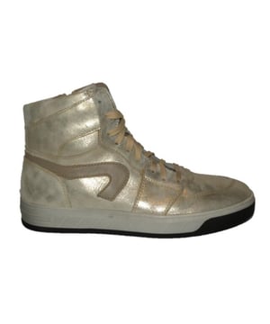 
De G1301 96me22le van Gattino is een echte blikvanger. De G1301 96me22le is uitgevoerd in de kleur Beige- Champagne. Bekijk ook onze overige collectie van Gattino op onze webshop!