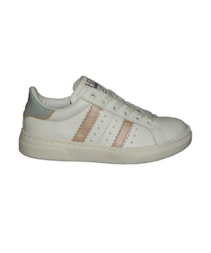 
De H6361 30coec van HIP Shoe Style is een echte blikvanger. De H6361 30coec is uitgevoerd in de kleur Wit. Bekijk ook onze overige collectie van HIP Shoe Style onze webshop!