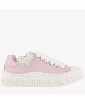 
8CE0055721 0090 ROSA FAIRY TALE SS25<br>sneakers met hartpatch<br><ul>lichtroze</ul><ul>voorkant kant</ul><ul>bevestiging omhoog</ul><ul>rubberen zool</ul><ul>rubberen neus</ul><ul>logopatch op de lip</ul><ul></ul><ul></ul><ul></ul><ul></ul><br>MONNALISA
