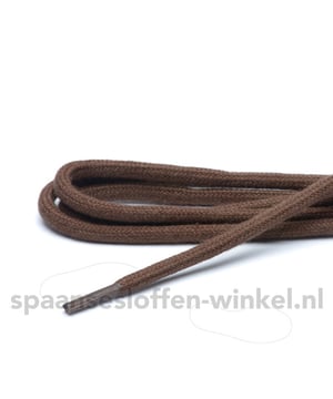 
Schoenveters middelbruin lengte 150 cm 7-9 gaatjes. 7-9 gaatjes betekent de gaatjes aan 1 kant van de schoen. Materiaal is katoen en ze zijn dun en rond. 100% katoen. Doordat deze veters van katoen zijn glijden ze niet. 2 veters voor 1 paar