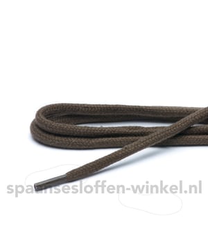 
Schoenveters middelbruin lengte 150 cm 7-9 gaatjes. 7-9 gaatjes betekent de gaatjes aan 1 kant van de schoen. Of meet je oude veter even op. Materiaal is katoen en ze zijn plat. 100% katoen. Doordat deze veters van katoen zijn glijden ze niet. 2 veters voor 1 paar schoenen.