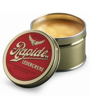 
<b>Rapide Ledervet</b> is een product om leder regelmatig te onderhouden. <b>Rapide Ledervet t</b>rekt goed in de poriën van het leder en houd het leder soepel. <br>
Conserveert het leder en is te gebruiken op schoenen, meubelen, tassen, jassen, zadels, hoofdstellen, etc. <br>
<br>
Gebruiksaanwijzing <b>Rapide Ledervet </b>: Met een doekje of sponsje goed inwrijven, enige tijd laten intrekken en zonodig uitwrijven. Bij regelmatig gebruik blijft het leder soepel en waterafstotend. Verlengt de levensduur van het leder.<br>
<br>
Kleur: kleurloos
<p> </p>
<br>
 