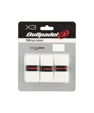 
Bullpadel Over Grip Padel Grip Wit

 Til je padelgame op met dede Bullpadel Over Grip Wit keuze voor spelers die houden van fris comfort en betrouwbare grip. Deze hoogwaardige overgrip is ontworpen om bovenop je basisgrip te worden aangebracht en geeft je racket direct een nieuwe, comfortabele feel. Of je nu midden in een intens toernooi zit of gewoon een potje speelt met vrienden, deze witte overgrip zorgt voor een optimale balans tussen zweetabsorptie en plakkerigheid, zodat je racket nooit uit je hand glipt.

 Pluspunten:

 + Superieure zweetabsorptie 
+ Zacht en comfortabel
+ Dunne structuur
+ Strak wit design 
+ Gemakkelijk te vervangen