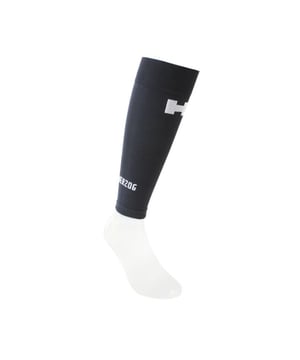 
Introductie
De HERZOG Tubes Pro Size III Long is een uitstekende keuze als je op zoek bent naar een duurzame en comfortabele running outfit. Het is een lange tube die gemaakt is van een stevig zilver-zwart materiaal, waardoor je ook in de koudere maanden warm zult blijven. De stof is ademend, waardoor je geen last hebt van transpiratie tijdens het hardlopen. De lange pasvorm en de elastische tailleband geven je optimaal comfort en ondersteuning.

Voordelen
De HERZOG Tubes Pro Size III Long heeft een aantal voordelen. Het is gemaakt van een sterk en duurzaam materiaal, waardoor het je lange tijd warm houdt. De stof is ademend en voelt comfortabel aan op de huid. De lange pasvorm en elastische tailleband geven je optimaal comfort en ondersteuning. Daarnaast is de HERZOG Tubes Pro Size III Long licht en is het gemakkelijk te vervoeren.

Belangrijke kenmerken

    Gemaakt van stevig