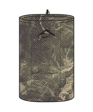
Nike Wrap Trail Printed - Bruin (Artikelnr: N1011067-204)
 
 De Nike Wrap Trail Printed is een veelzijdige accessoire die je kunt gebruiken tijdens al je hardloopsessies in de buitenlucht. Deze wrap biedt niet alleen bescherming tegen de zon, maar ook tegen de wind en lichte regen, waardoor je comfortabel kunt blijven rennen, ongeacht de weersomstandigheden.
 
 Het opvallende bruine ontwerp met zwarte accenten geeft je een stoere en trendy look tijdens het hardlopen. De wrap is gemaakt van hoogwaardige materialen die zacht aanvoelen op de huid en tegelijkertijd ademend zijn, zodat je koel en droog blijft, zelfs tijdens intensieve trainingen. Of je nu over de paden in het bos rent of door de straten van de stad, de Nike Wrap Trail Printed is de perfecte aanvulling op je hardloopuitrusting voor een optimale prestatie en stijl.
