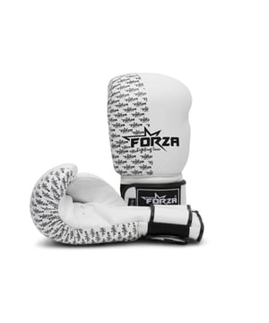 
De Forza Lederen Bokshandschoen White is een handschoen voor volwassenen. De bokshandschoen heeft een palm bar voor verbetering van de prestaties en comfort. Het gewatteerde polsgedeelte heeft een klittenband voor de persoonlijke pasvorm. De gebonden duim vermindert het risico op een blessure.
