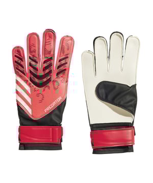 
Introductie: De ADIDAS pred gl trn keepershandschoenen voor heren zijn de perfecte keuze voor elke doelman die op zoek is naar kwaliteit en comfort. Met deze handschoenen kun je met vertrouwen het veld opstappen en je beste spel laten zien. De handschoenen zijn ontworpen om je te helpen je prestaties te verbeteren en jezelf te beschermen tijdens intense wedstrijden. Voordelen: Met de ADIDAS pred gl trn keepershandschoenen ben je verzekerd van een optimale grip, dankzij de hoogwaardige materialen en de innovatieve technologieën die in de handschoenen zijn verwerkt. Je kunt vertrouwen op de duurzaamheid van deze handschoenen, die je seizoen na seizoen zullen blijven ondersteunen. Bovendien zorgen de handschoenen voor een comfortabele pasvorm, zodat je je kunt concentreren op je spel zonder afleiding. Belangrijkste kenmerken: De ADIDAS pred gl trn keepershandschoenen voor heren zijn uitgevoerd in een stijlvol zwart design, waardoor je er niet alleen goed uitziet, maar ook de tegenstanders