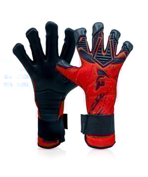 
De Gladiator Sports Maso is de nieuwste ontwikkeling binnen de stomachtige opmars van Gladiator Sports. Deze handschoen maakt het mogelijk om een handschoen met contact latex voor iets minder dan € 70,- een neoprene handschoen te kunnen dragen, hyla Reverse uitgevoerd met de alom geprezen 4 mm G-tec Contact 22W latex. De Gladiator Sports Maso is er vanaf maat 5, dus ook de junior keepers kunnen kennis maken met deze nieuwe handschoen. Zoals gezegd beschikt de Gladiator Sports Maso over 4 mm G-tec Contact 22W latex waardoor hij fantastische grip heeft en dus ook nog behoorlijk duurzaam waardoor hij het prima doet op kunstgras qua slijtage. De Gladiator Sports Maso beschikt over de volgende eigenschappen: Palm : 4 mm G-tec Contact 22W latex plus 4 mm of backing foam for exceptional grip Palmcut : negative cut with wrapped thumb Backhand : comfortable neoprene with silicone injected logo and 4 mm of German G-tec latex on the schockzone Finger Support : not available for this gloves Wrist Closure : 20 cm long elastic strap Grip dry conditions : 5 stars Grip wet conditions : 4 stars Durability : 4 stars Sizes: Available 5 – 11