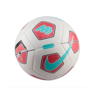 
De NIKE nk merc fade-fa24 is de perfecte voetbal voor zowel trainingen als wedstrijden. Het met de machine gestikte omhulsel zorgt voor duurzaamheid en langdurig spel, wat betekent dat je de Nike Mercurial Fade Ball zo vaak als nodig achter in het net kunt slaan. Het ontwerp met twaalf panelen zorgt voor een nauwkeurige balvlucht, waardoor je je passes en schoten kunt perfectioneren. Het machinaal gestikte omhulsel optimaliseert de vorm, het gevoel en de duurzaamheid van de bal, zodat hij lang meegaat, zelfs bij intensief gebruik. De rubberen blaas helpt de luchtdruk en vorm van de bal te behouden, waardoor je altijd kunt rekenen op een consistente prestatie. Of je nu een doelpunt maakt in de laatste minuut van de wedstrijd of traint op je vrije trap, de NIKE nk merc fade-fa24 zal je niet teleurstellen. Met zijn witte design is deze voetbal ook nog eens stijlvol en opvallend op het veld. Kies voor kwaliteit en prestaties met de Nike Mercurial Fade Ball.