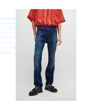 Zip fly and button fastening.5 pocket design.Mid rise.Slim fit.