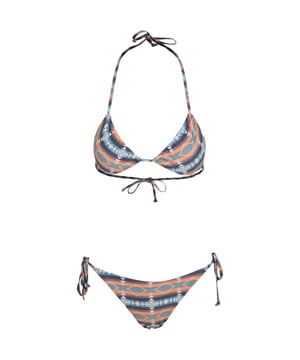 
85% Polyester, 15% Elastaan. Ontwerp: All-over Print, Gedessineerd. 190gsm. Sluiting: Strik aan de zijkant, Strik op de rug. Halslijn: Stropdas-Hals. Inhoud: Bikinibroekje, Bikinitopje.