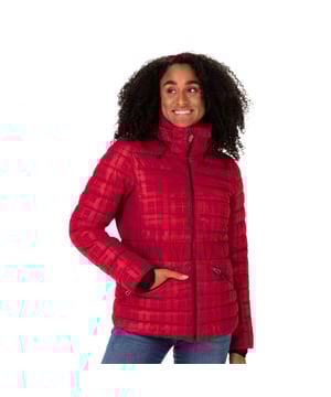 
Blijf warm en comfortabel tijdens de koude dagen met de Falcon Mercy ski-jas voor dames. Dit model is waterproof en heeft een ademende werking voor een langdurig fris en droog gevoel. De vele zakken zijn heel handig om gemakkelijk jouw waardevolle spullen in te bewaren, terwijl je bovenop de piste staat. <ul> <li>Glanzende pongee stof </li> <li>Ingang smartphone kabel </li> <li>Ademend </li> <li>Waterproof </li> </ul> <b>Materiaal:</b><br> 100% Polyester