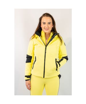 
Icepeak Ecorse Dames Winterjas

 Ben je op zoek naar de ultieme metgezel voor je volgende avontuur in de buitenlucht? Zoek niet verder, want de Icepeak Ecorse is hier om aan al je verwachtingen te voldoen. Deze functionele en stijlvolle jas is speciaal ontworpen voor avonturiers die geen compromissen willen sluiten als het gaat om prestaties en comfort. De Icepeak Ecorse is gebouwd om je te beschermen tegen de meest veeleisende weersomstandigheden. Of je nu op een bergtop staat, door de bossen trekt, of gewoon in de stad wandelt, deze jas biedt betrouwbare bescherming tegen wind, regen en kou. Dankzij het geavanceerde ademende materiaal blijf je comfortabel, zelfs tijdens inspannende activiteiten.

 Icepeak Ecorse Dames Ski-Jas

 Je zult niet oververhit raken en zweet wordt efficiënt afgevoerd, waardoor je droog en fris blijft. Deze jas is niet alleen functioneel, maar ook stijlvol. Het slanke en eigentijdse ontwerp zorgt ervoor dat je er