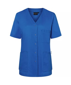
65% gerecycleerd polyester, 35% katoen. Stof: Keperbinding. Ontwerp: Eenvoudig. Zakken: 2 zijzakken, Patch, 1 binnenzak, verborgen, 1 borstzak, pennenzakje. Mouwtype: Korte mouwen. Hals: V Hals. Stoftechnologie: Kleurecht, Lichtgewicht. Onderhoudsvriendelijk, Sleutelring. 150 g/m². Duurzaamheid: Green Button, Oeko-Tex Standaard 100 gecertificeerd, Duurzame materialen. XS: 36 in. S: 39 in. M: 42,5 in. L: 45,5 in. XL: 49,5 in. XXL: 53,5 in. 3XL: 57,5 in.