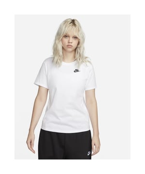 
Het Nike Club Essentials T-shirt is het perfecte kledingstuk voor zowel sportieve als casual gelegenheden. Met een moderne update en eigentijdse details is dit T-shirt ontworpen voor ultiem comfort en stijl. De comfortabele pasvorm, met een iets wijdere snit en licht afgeronde zoom, geeft een relaxte en trendy uitstraling. Gemaakt van duurzaam materiaal, bestaande uit een mix van katoen en polyester, is dit T-shirt niet alleen comfortabel maar ook van hoge kwaliteit. Het geborduurde logo voegt een minimalistische en stijlvolle touch toe aan het geheel. Daarnaast is het T-shirt makkelijk te onderhouden, want het kan gewoon in de wasmachine. Het Nike Club Essentials T-shirt is perfect te combineren met allerlei outfits en kan moeiteloos gedragen worden in het dagelijks leven. Of je nou gaat sporten of gewoon een casual look wilt creëren, dit T-shirt is altijd een goede keuze. Kies voor comfort, stijl en kwaliteit met het Nike Club Essentials T-shirt.