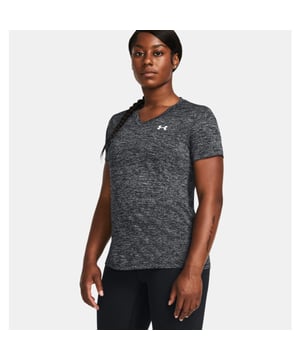 
Under Armour Tech Twist Dames Shirt

 Het Damesshirt UA Tech™ Twist met V-hals is een comfortabel en stijlvol shirt voor dames. Dit shirt is ontworpen om je comfortabel en koel te houden, zodat je je kunt concentreren op je training. Het shirt is gemaakt van UA Tech™-stof, die zacht en sneldrogend is. Deze stof voert zweet af en houdt je koel en droog tijdens het sporten. Het materiaal is ook stretchy, waardoor het shirt zich aanpast aan je lichaam en een optimale bewegingsvrijheid biedt. Het shirt heeft een V-hals, waardoor het een vrouwelijke en elegante uitstraling heeft. De losse pasvorm biedt extra comfort en geeft je de vrijheid om te bewegen zoals jij wilt. De mouwen zijn kort en hebben een opgerolde afwerking, wat het shirt een trendy twist geeft.

 Pluspunten:

 + Stof is sneldrogend en voelt zacht en natuurlijk aan
+ Het materiaal voert zweet af en droogt erg snel
+ Het materiaal rekt in vier richtingen voor optimale