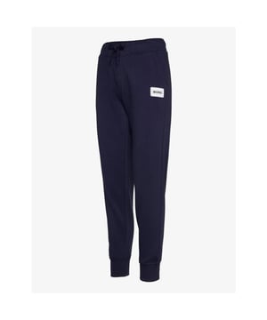 
Björn Borg Dames Felicity Pant – Comfortabele Trainingsbroek in Peacoat

 De Björn Borg Felicity Pant in de stijlvolle kleur Peacoat (artikelnummer 2021-1381-70011) is ontworpen voor dames die comfort en veelzijdigheid waarderen. Deze trainingsbroek combineert een modern design met functionele eigenschappen, ideaal voor zowel sportieve activiteiten als casual dagen.

 Belangrijkste Kenmerken

   
 * Materiaal: Gemaakt van hoogwaardige stoffen die zorgen voor duurzaamheid en een zacht gevoel op de huid.     
 * Pasvorm: Regular-fit met een elastische tailleband en trekkoord voor een aanpasbare pasvorm.     
 * Design: Praktische steekzakken en subtiele Björn Borg branding voor een moderne uitstraling.     
 * Kleur: Peacoat (blauw) – een veelzijdige en tijdloze tint.   Waarom Kiezen voor de Björn Borg Felicity Pant?

 De Felicity Pant biedt een perfecte balans tussen stijl en functionaliteit. Of je nu sport, reist of ontspant, deze broek biedt optimaal draagcomfort en past bij elke
