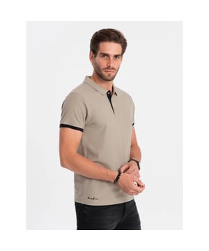 
<p>Heren poloshirt met korte mouw. De polo is gemaakt van elastische katoen, dit geeft een comfortabel draaggevoel. Het effen mannen shirt met korte mouw is perfect om te combineren met een <a href="https://italian-style.nl/heren/italiaanse-broeken-jeans/korte-broeken">korte heren broek</a> of een jeans.</p>
<p>Pasvorm: Normal Fit<br />
Materiaal: 100% Katoen<br />
Kleur: Kaki bruin<br />
Categorie: Zomer<br />
Sluiting: Knoop<br />
Patroon: Effen</p>
<p>Hoogte model: 188 cm<br />
Het model presenteert het product in maat: M</p>
<div class="">Artikelnummer: KARMOY-0113-5</div>