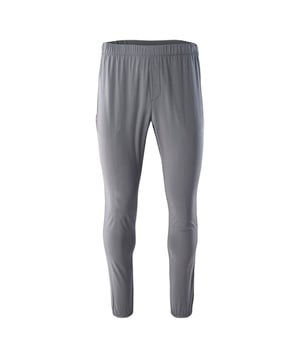 
92% Nylon, 8% Elastane. Ontwerp: Eenvoudig. Stoftechnologie: Ademend, IQ Dry Tech, Sneldrogend. Elastische enkels. Zakken: 2 Zijzakken, Rits. Geschikt voor: Losse. Waistline: Deel Elastiek.